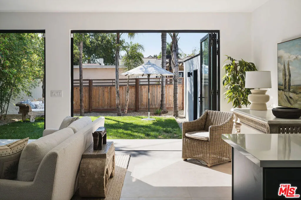 1133 S Cochran Avenue, Los Angeles, California 90019 home-pic-33